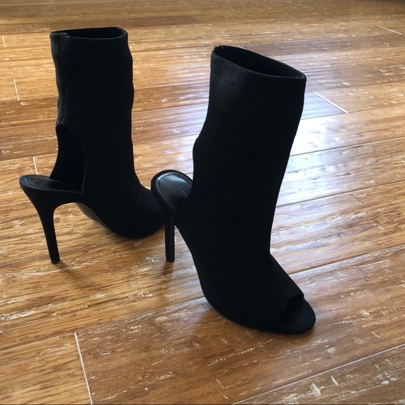 Forever 21 Slip On Black Stiletto Booties size 7 - Picture 4 of 8